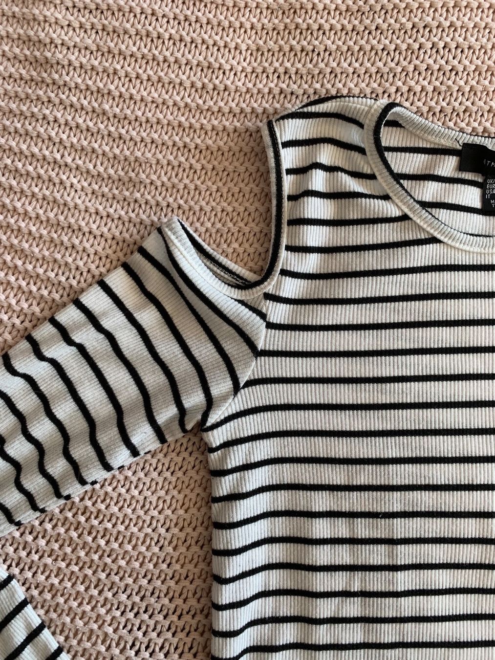 Tops: Top rayure épaule dénudée – Gebraucht aus Montreux von iza_peche8 1