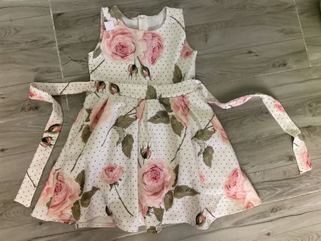 Neues Süsses blumen Kleid Gr.122