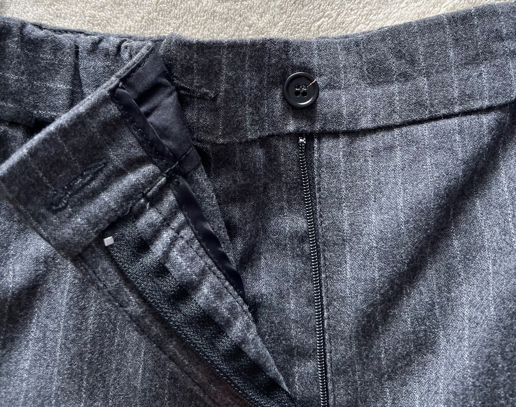 Maje Pantalons: MAJE Pantaloni – D'occasion à Lausanne par dia_xs9l 3