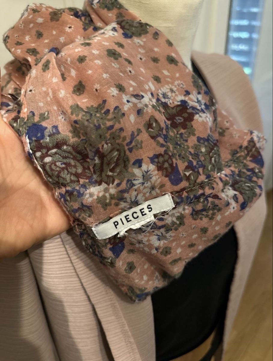 Pieces Foulards, Tücher & Schals: Pieces Loop-Schal – Gebraucht aus Erlinsbach SO von dikaan 2