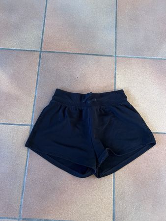 Shorts H&M noirs, taille 12 ans, parfait pour l'été ☀️