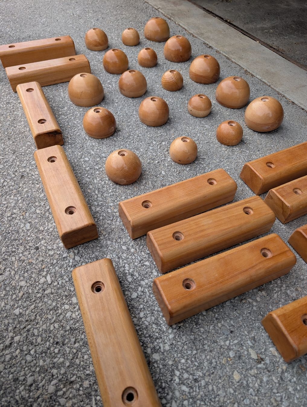 Kletterwände & Klettergriffe: Set de 30 prises d'escalade en bois  – Gebraucht aus Ollon VS von Astiegan 3