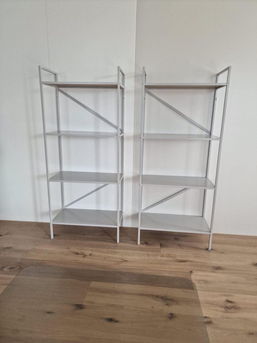 Scaffali: IKEA  4-stöckiges Metallregal x 2 – Usato da Meisterschwanden venduto da dan_7k2p 1