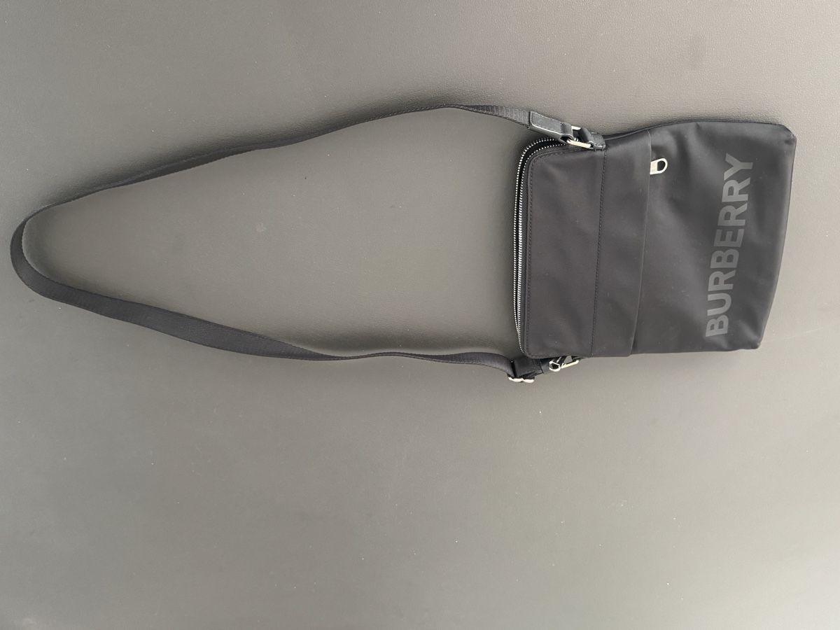 Burberry Borse: Burberry Umhängetasche schwarz, ab 1.- – Usato da Uitikon Waldegg venduto da westsaigon 7
