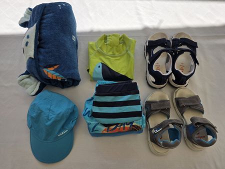 Badesachen-Set Kinder Gr. 98/104, Sandalen Gr. 27