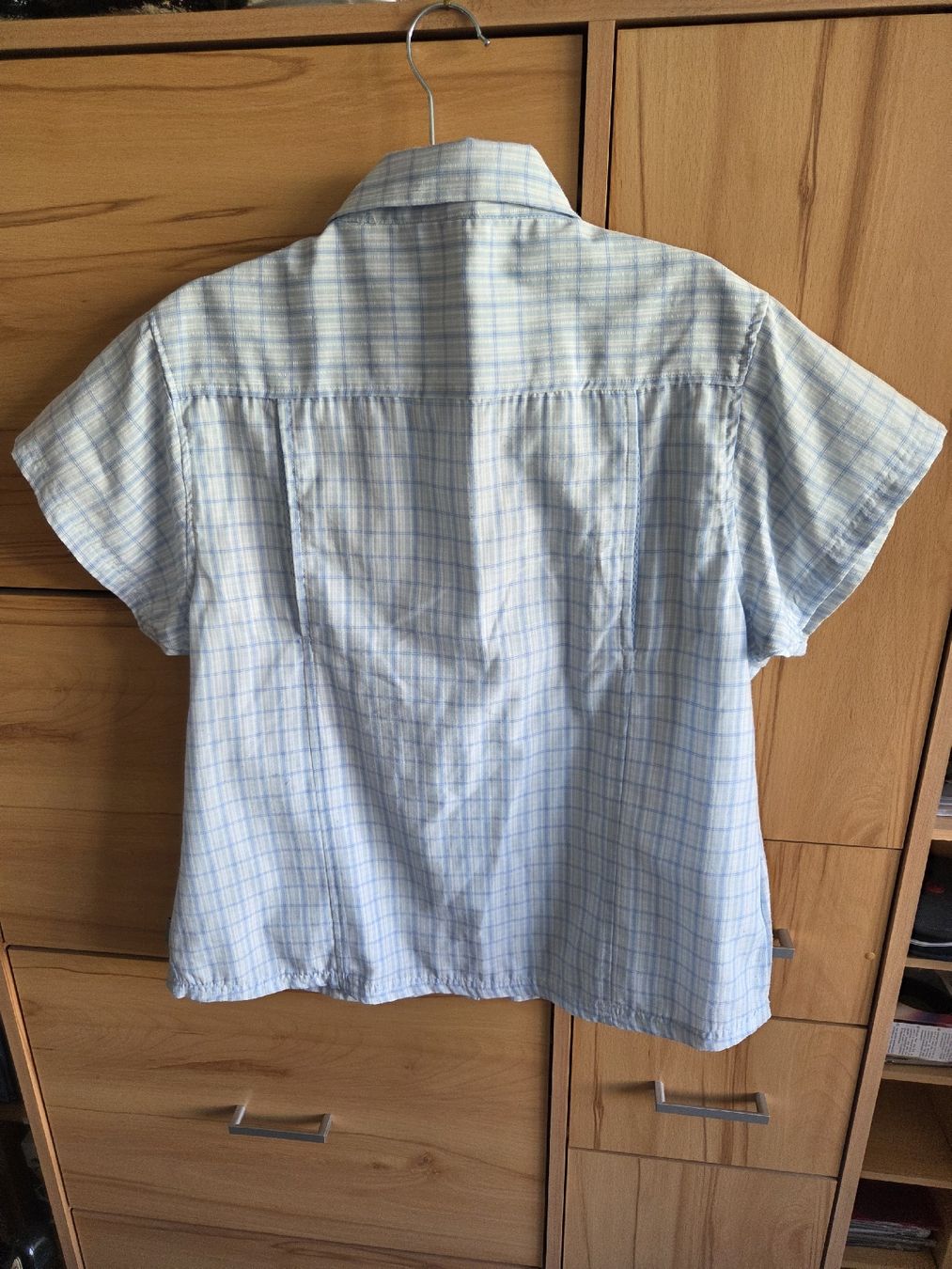 Camicette: Sportliche Kurzarm Bluse Hellblau/Weiß Gr.44/46 – Usato da Winterthur venduto da katzen07 2