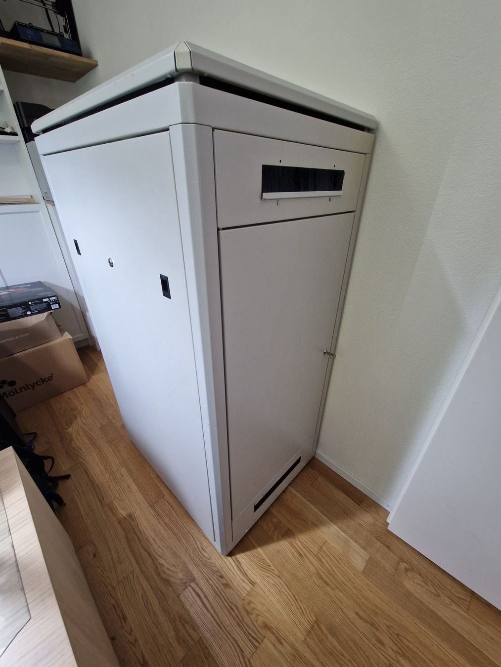 Racks & Ständer: DATACON Server/Netzwerk Rack – Gebraucht aus Schaffhausen von tdd_yds8 1