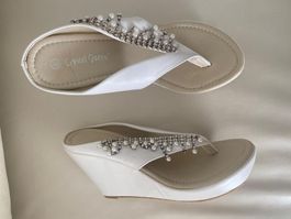 MUST HAVE - Flip-Flops weiss mit Perlen und Ziersteinen, 39