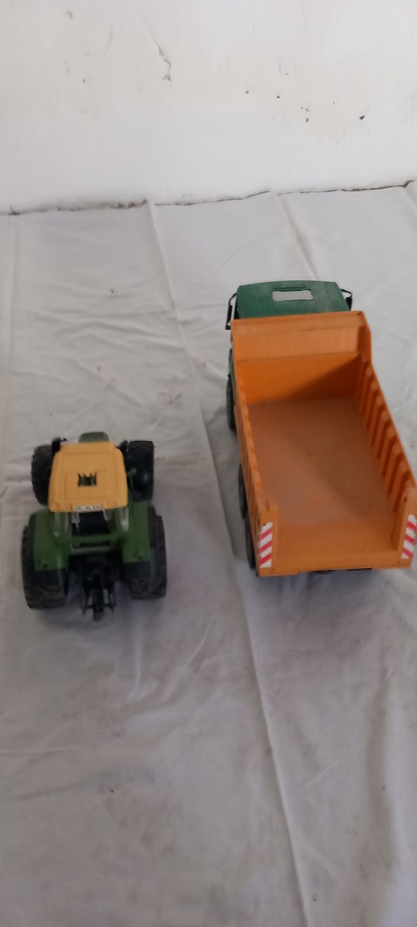 Giocattoli: Spielzeug Set: Traktor und LKW. – Usato da Oberwil-Lieli venduto da Deding 2