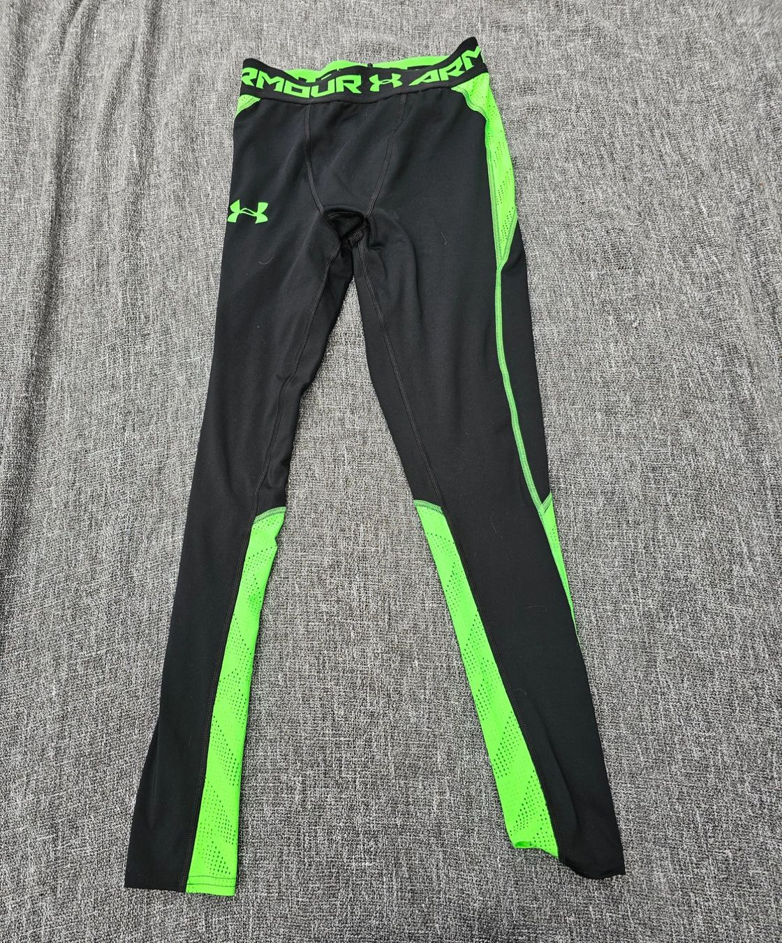 Under Armour Hosen: Under Armour Sporthose Leggings ca. 32 / 34 – Gebraucht aus Füllinsdorf von Sunnebliemli7