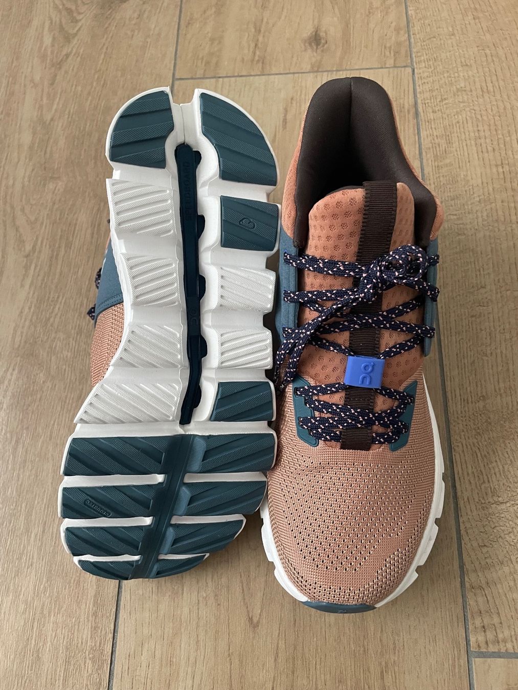 On Scarpe da donna: On Cloud Hi Edge Gr. 38.5 NEU – Nuovo e nell'imballaggio originale da Waltenschwil venduto da hansnine 3