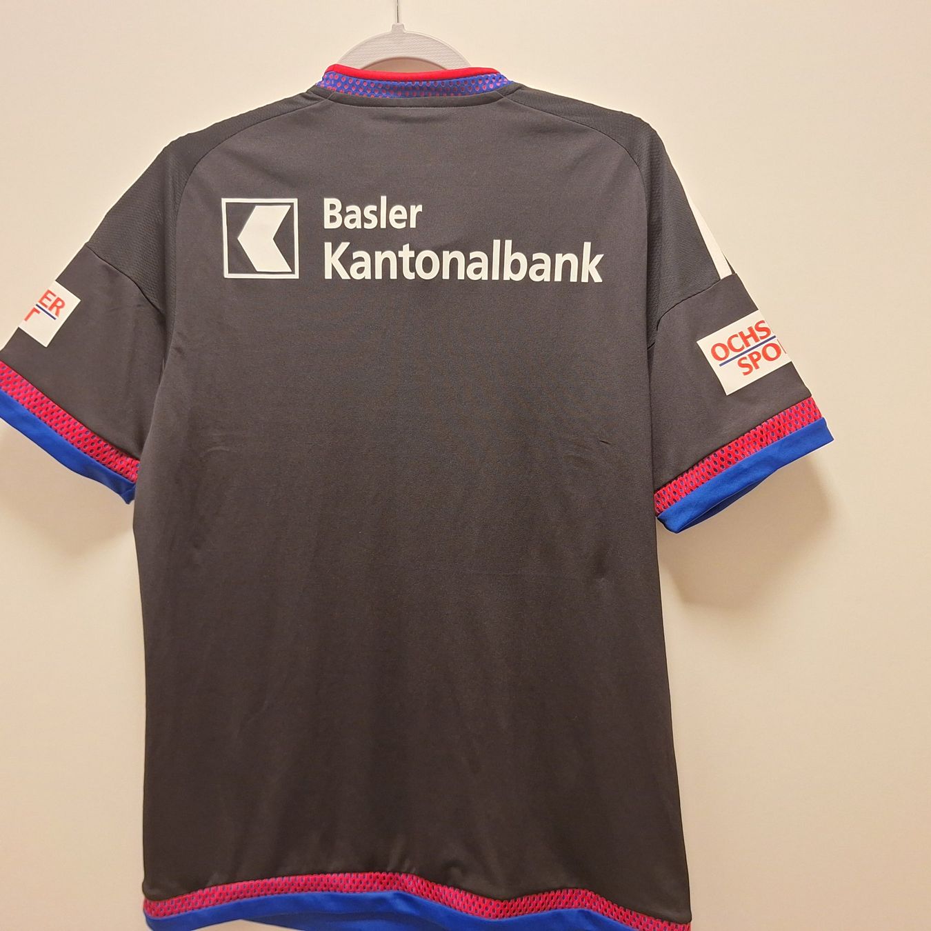 Maillots de corps & Pantalons: Adidas Fc Basel 2016 MasterCup edition M – D'occasion à Bellinzona par LA-ropa-de-Juan 1