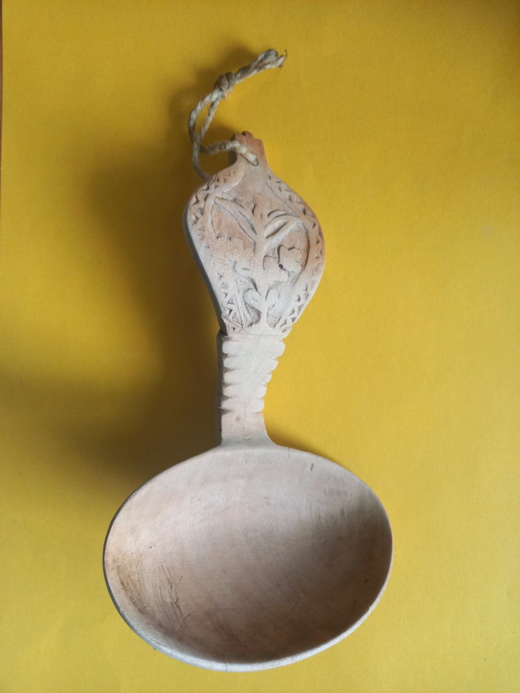 Cucchiai: Cuillère à crème en bois sculpté - Feuillages – Usato da Rossens FR venduto da Souris1