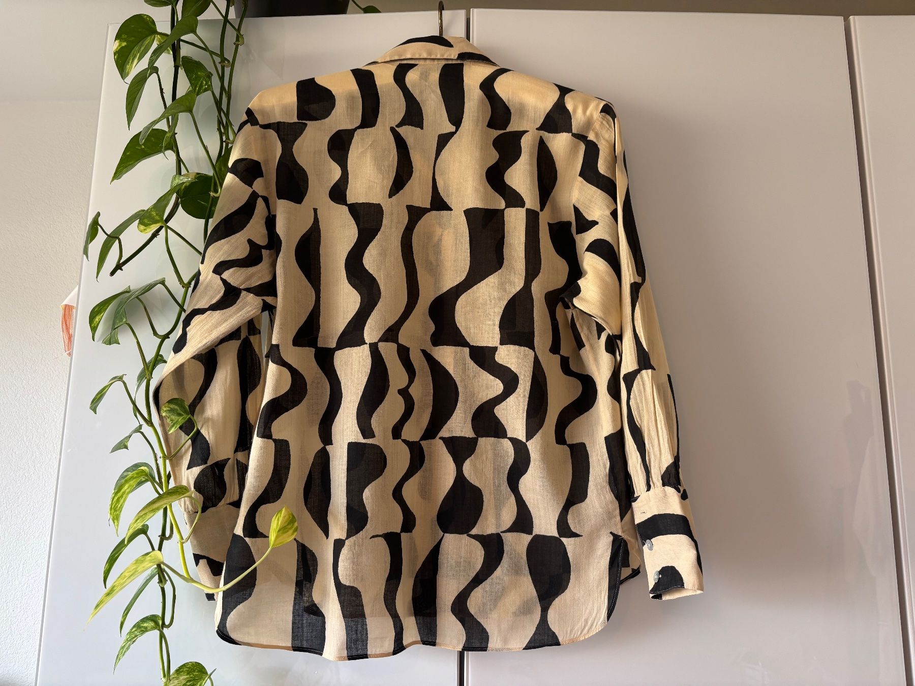 Massimo Dutti Blusen: MASSIM DUTTI Bluse mit abstraktem Muster Gr. 34 – Gebraucht aus Zürich von missmodernage 6