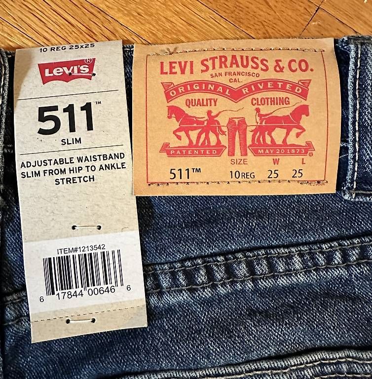 Levi's Pantaloni: Levi's 511 Slim Jeans – Nuovo e nell'imballaggio originale da Horgen venduto da Kinaree 2