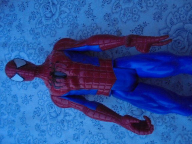 Marvel Giocattoli: Comic Marvel Spiderman Actionfigur 30 cm Top Zustand – Usato da Basel venduto da Gurit76 1