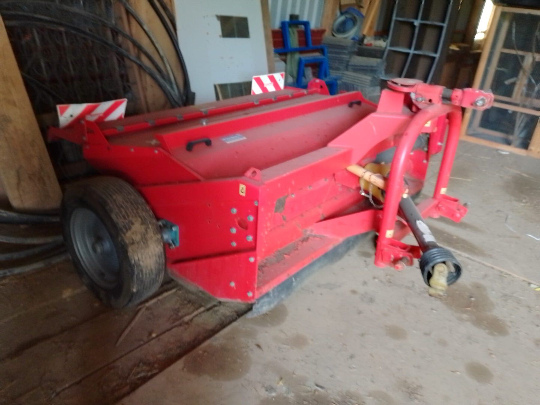 Tutte le macchine: Éclateur Kurmann K818X – Usato da Le Crêt-près-Semsales venduto da himbo1 1