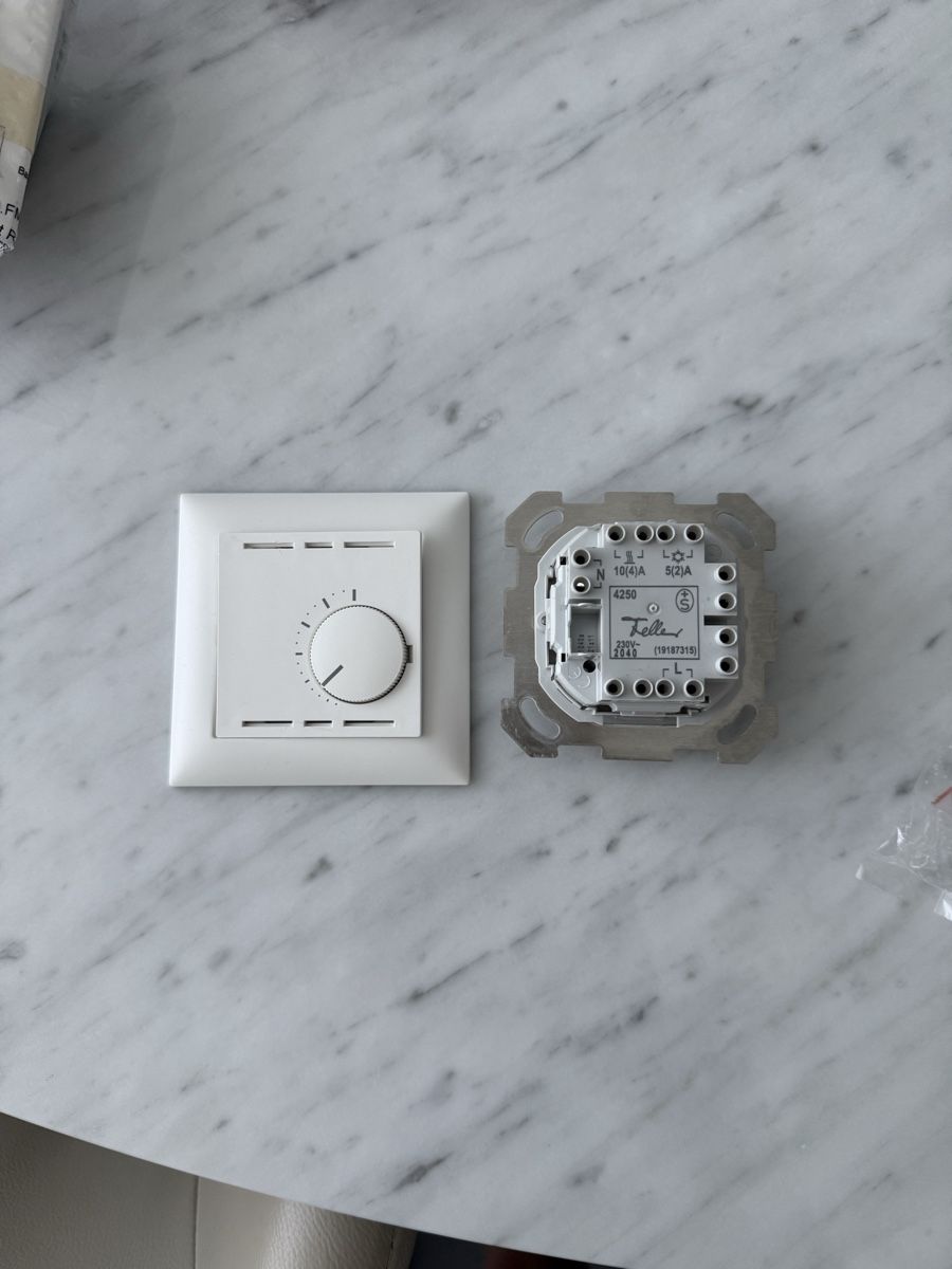 Radiatori: Thermostat 8 stück – Nuovo e nell'imballaggio originale da Rüti ZH venduto da Xh.J. 2
