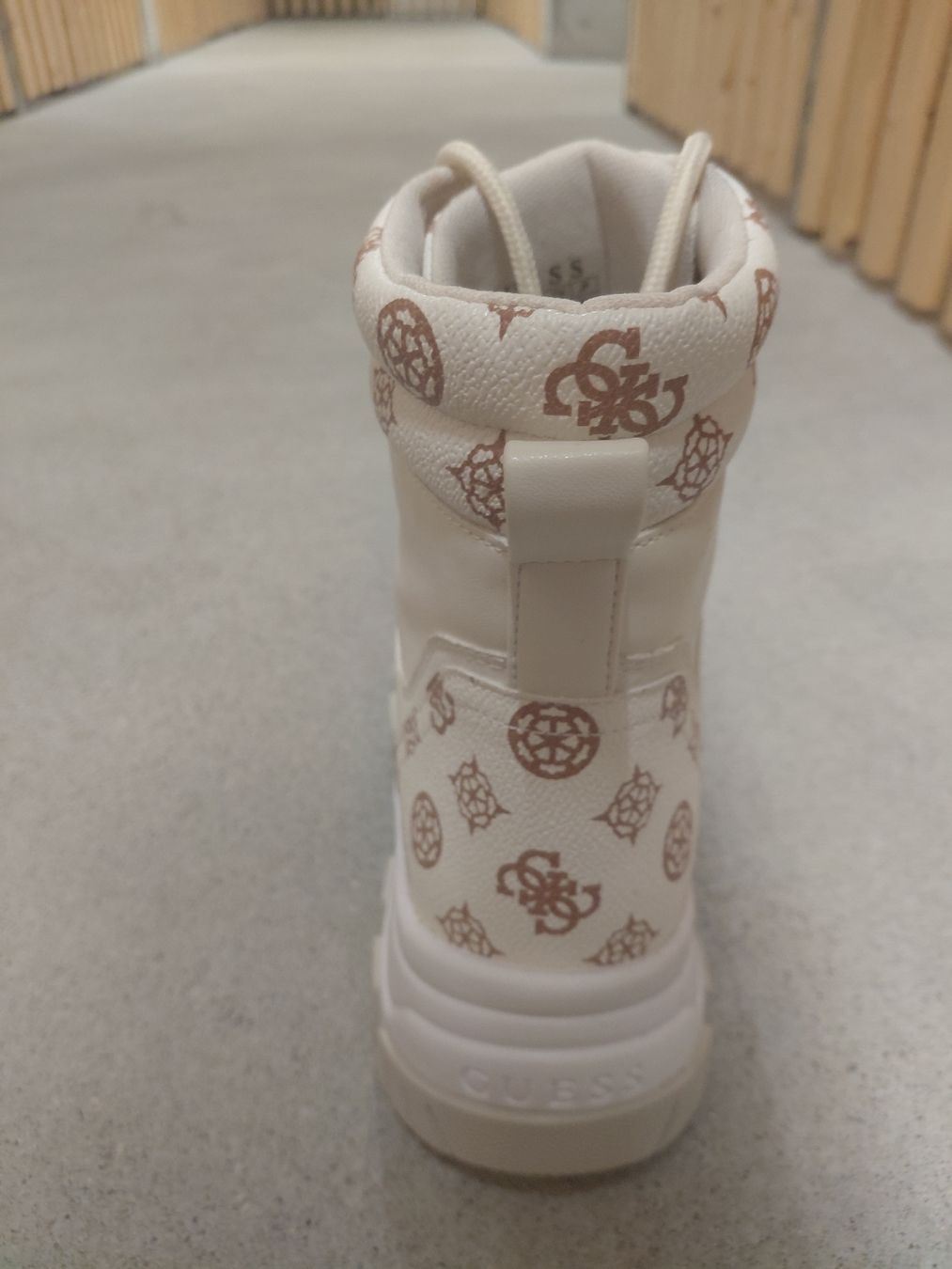 Guess Chaussures femmes: Guess Winterschuhe New – Neuf (Voir description) à Niederbipp par cra_9xqn 3