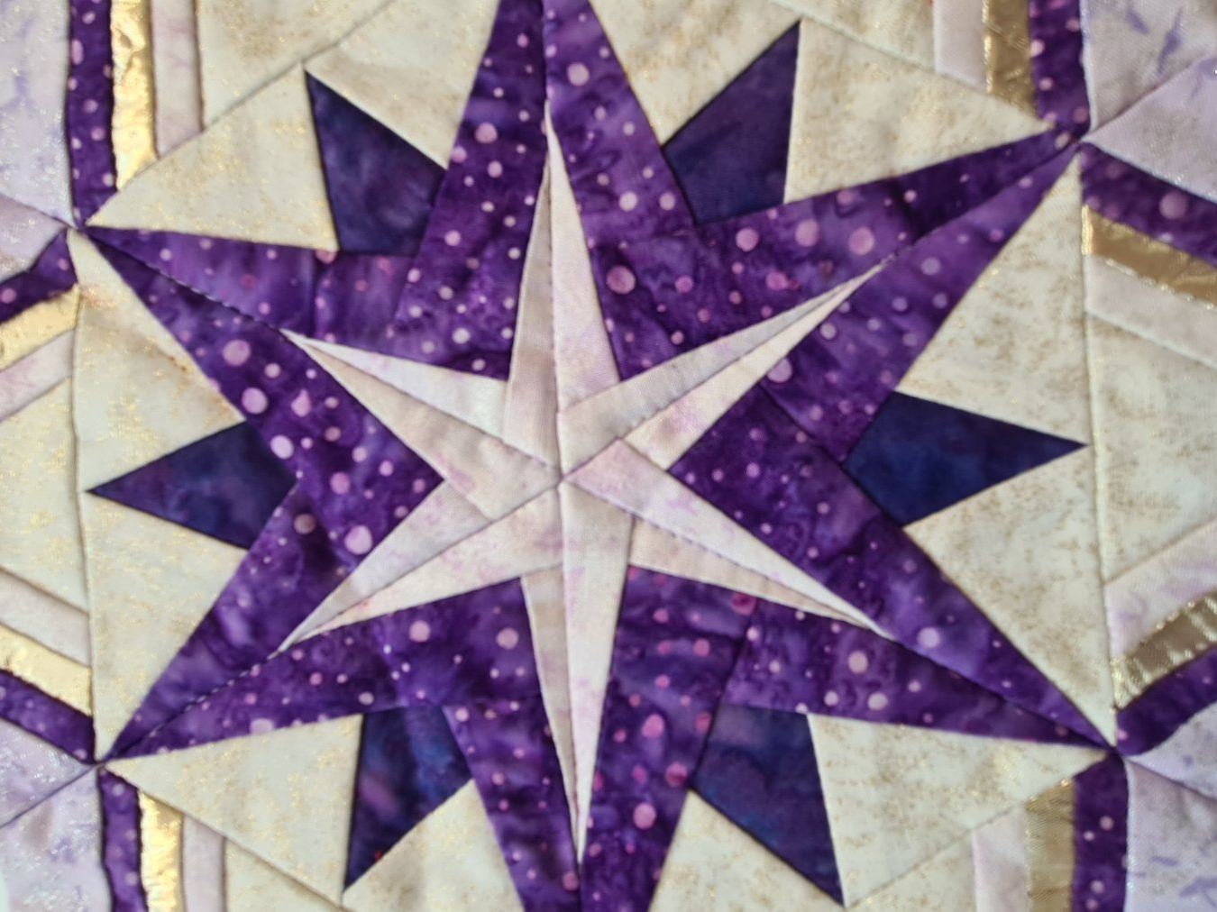 Alle Dekorationen: Handgemachte Sternen Deko, Patchwork, Lila-Gold, cm 40 Stoff – Gebraucht aus Aldesago von ant_zk5q 3