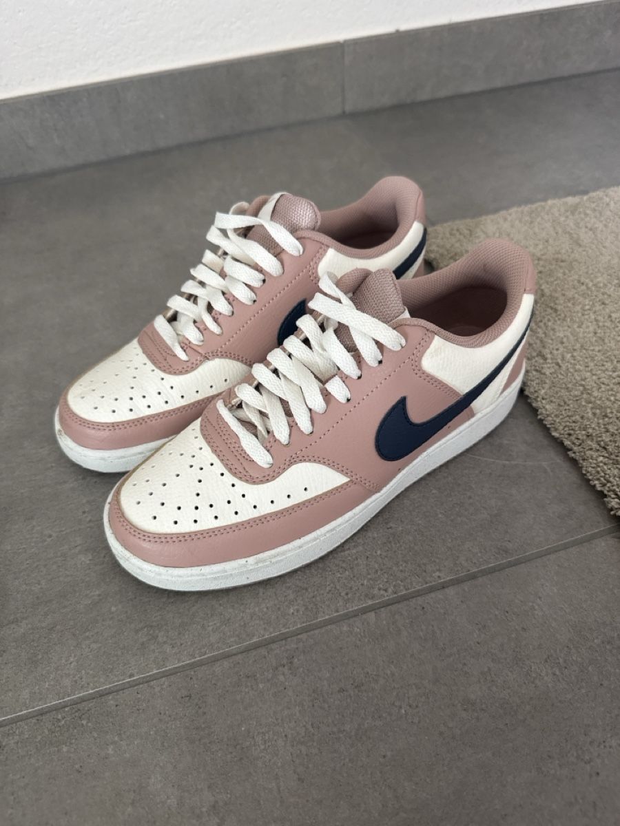 Nike Scarpe da donna: Nike schuhe – Usato da Unterkulm venduto da reb_lj7b 1