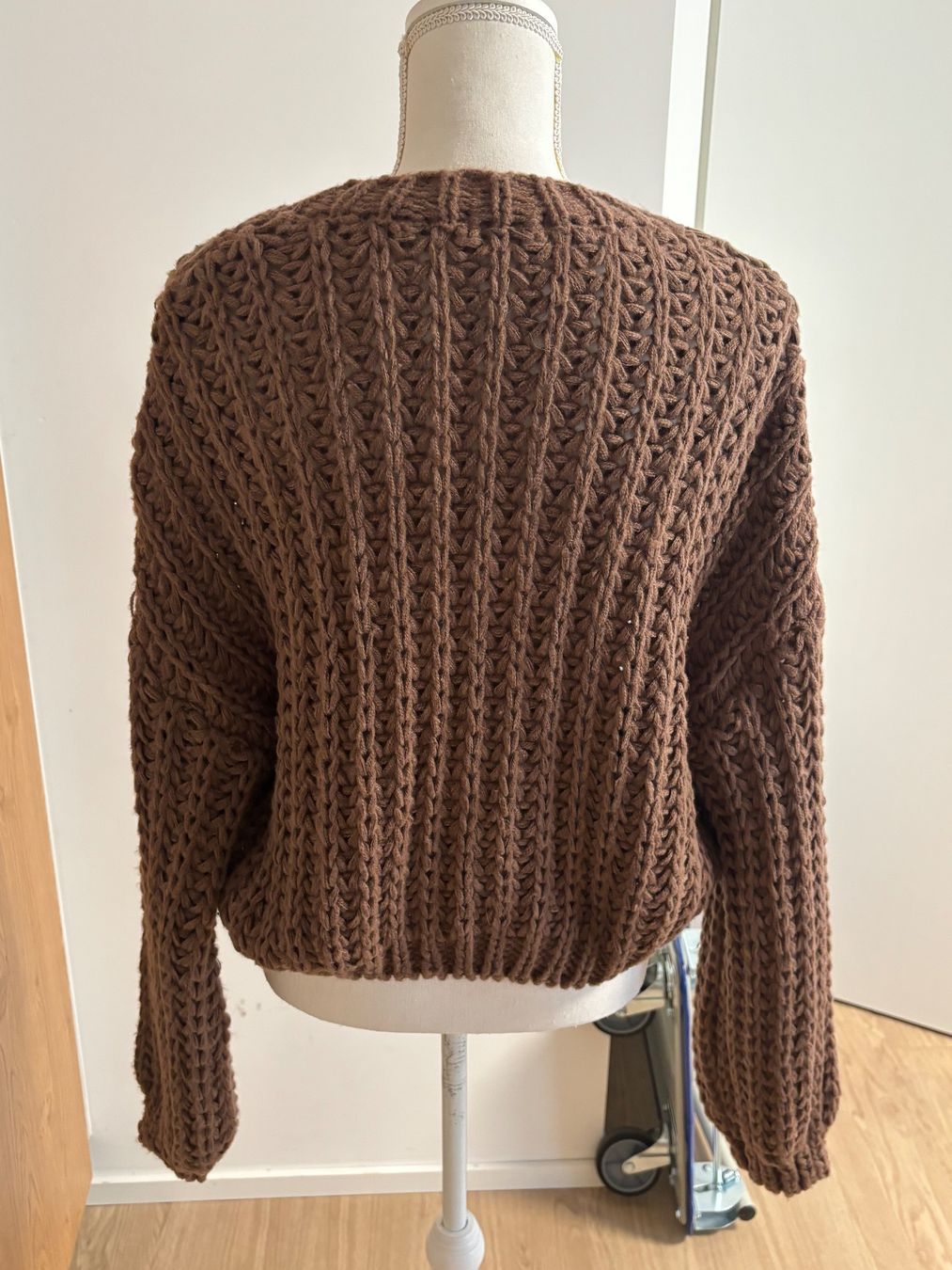 Jacken: Schöne Grobstrickjacke braun neu – Neu (gemäss Beschreibung) aus Zürich von McQeen 1