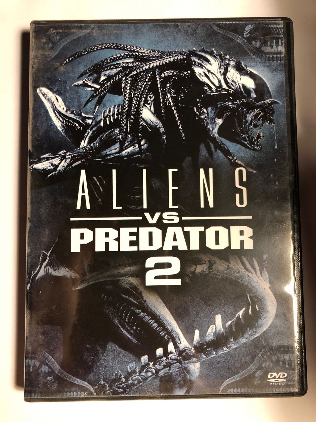 Tous les DVDs: Aliens vs Predator 2 DVD – D'occasion à Kestenholz par Inna09