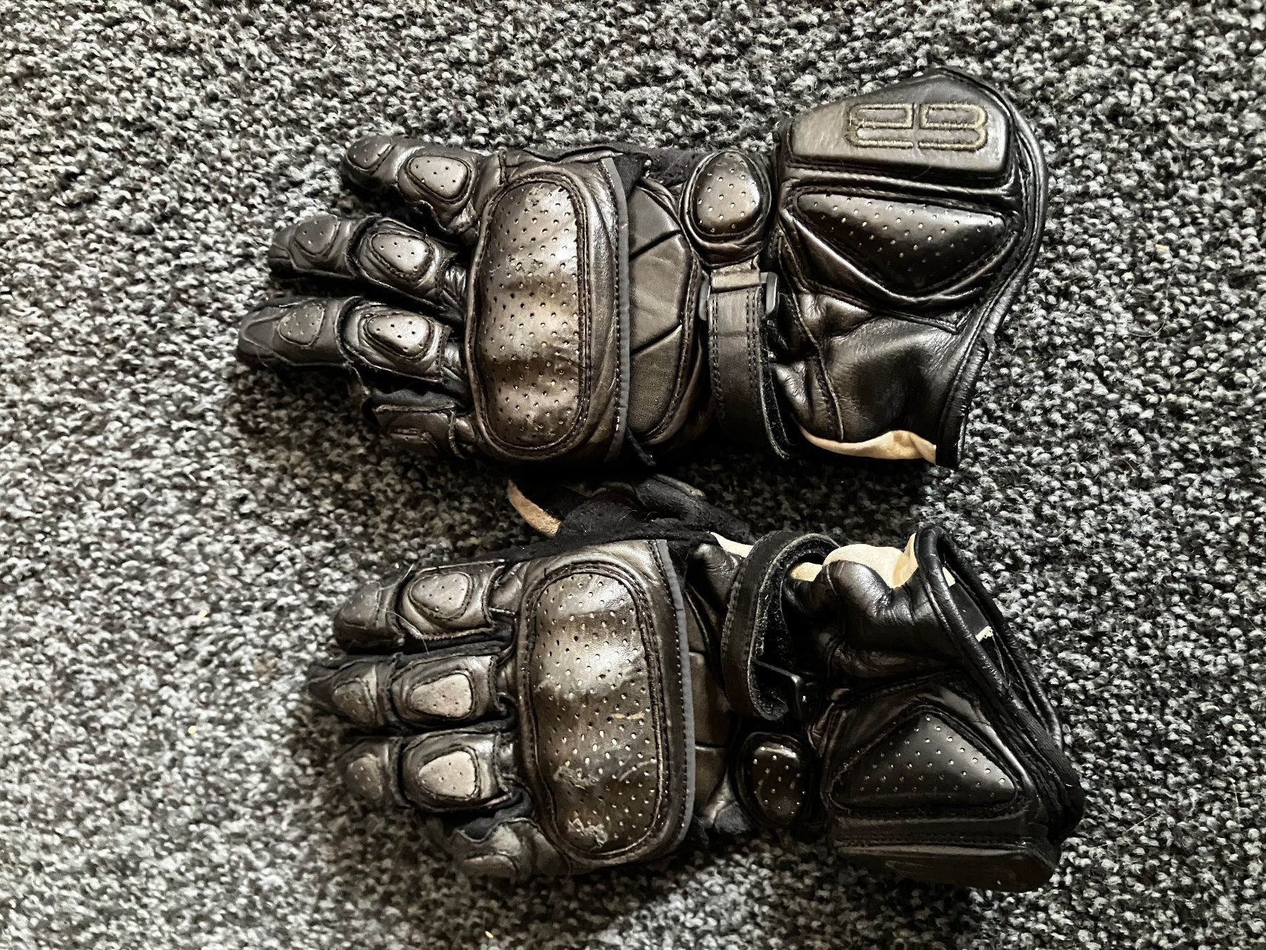 Gants & mitaines : Motorradhandschuhe Leder Gr. 7 – D'occasion à Aathal-Seegräben par Butterflynati