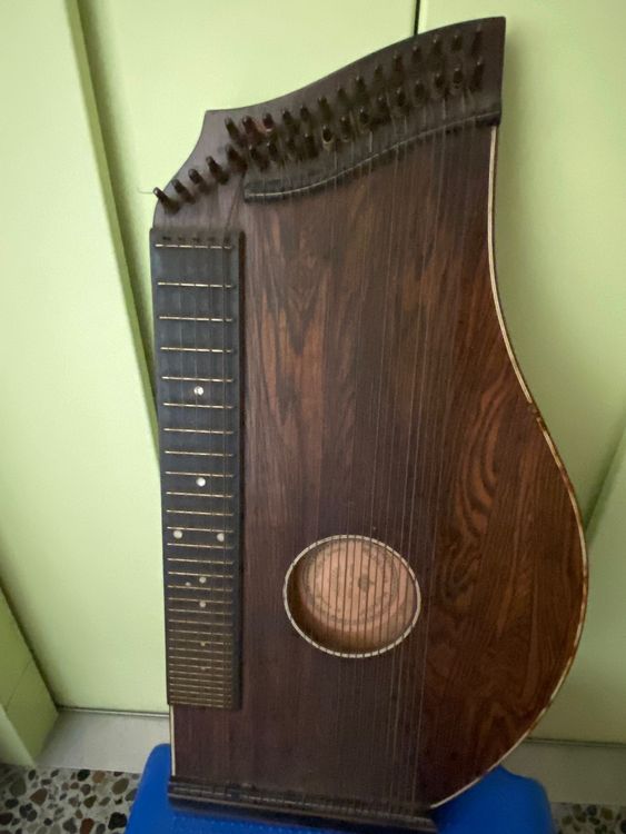Antike Zither, schönes Deko Stück oder zum Spielen (Gebraucht) in ...