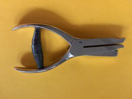 Pince perforatrice en métal