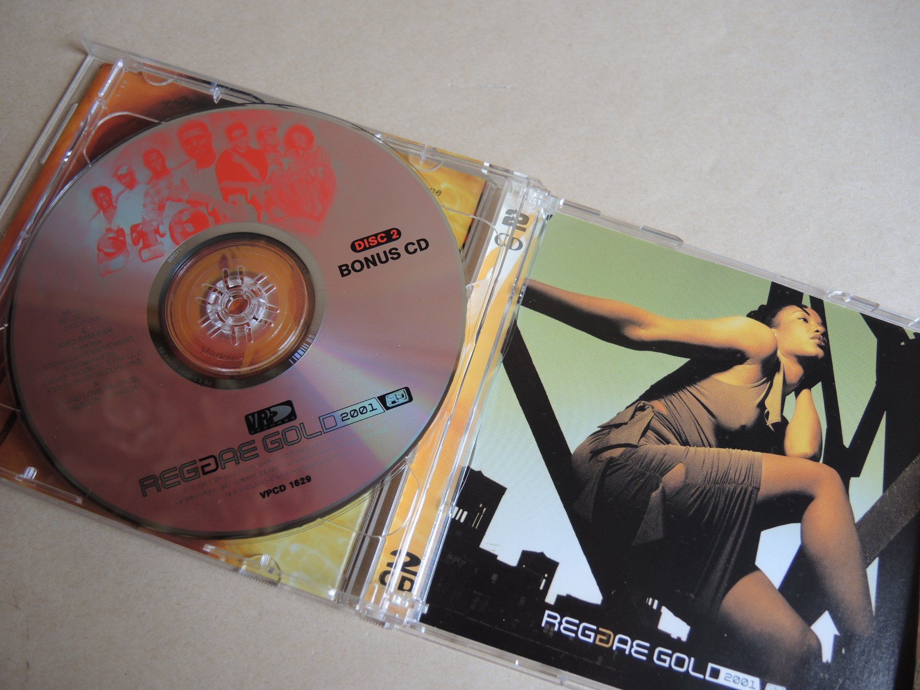 CDs: Reggae Gold 2001 - Various Artists - Doppel-CD – D'occasion à Rorschach par Pop-upBrocki 2