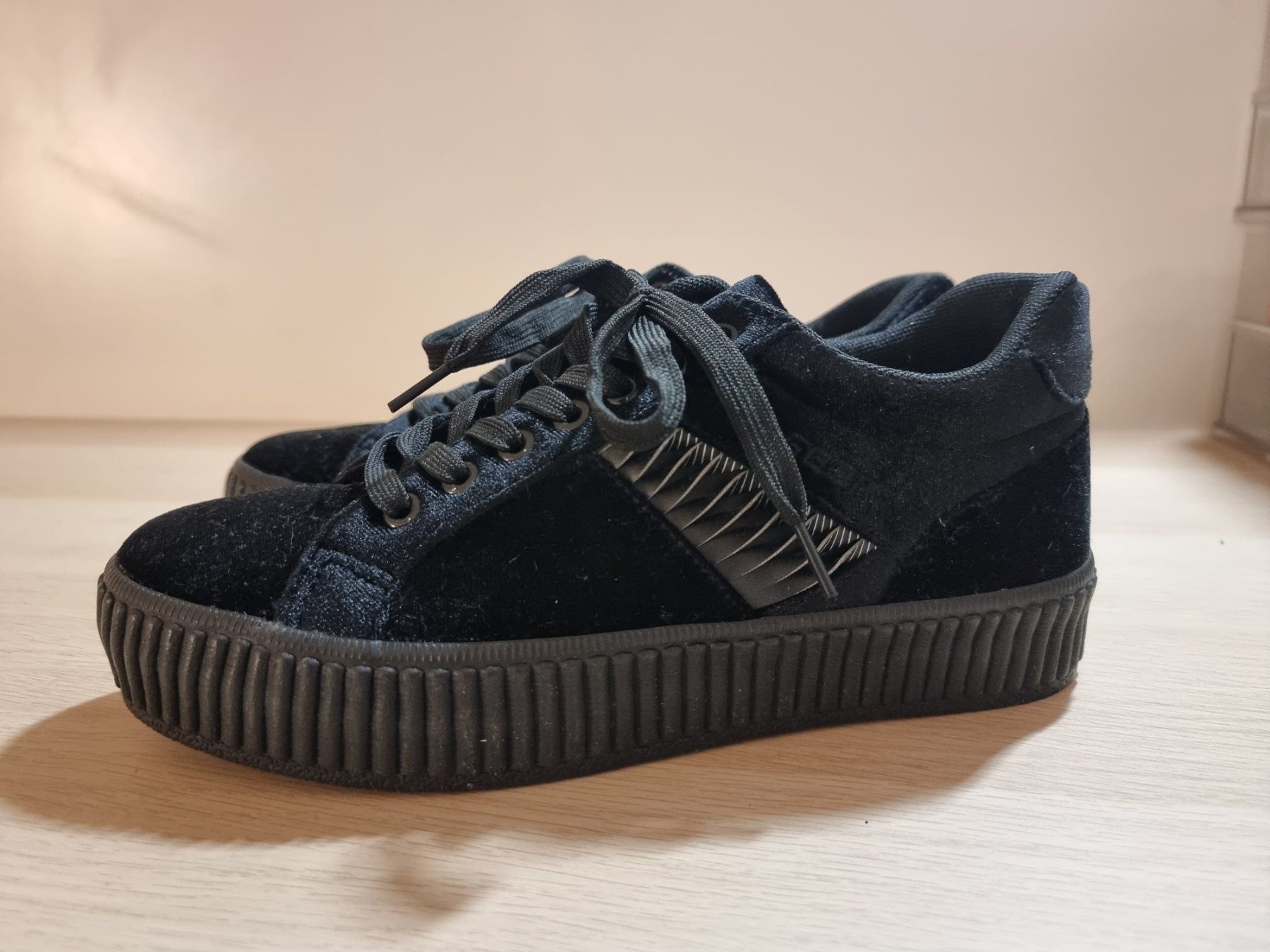 Chaussures hommes: Sneaker Gr 39, schwarz – Neuf (Voir description) à Interlaken par NataliiaS 6