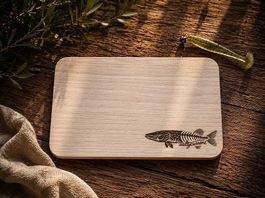 Lasergraviertes Schneidebrett Buchenholz Hechtmotiv Angler