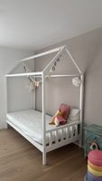 Kinderbett Hausbett aus Naturholz nachhaltig