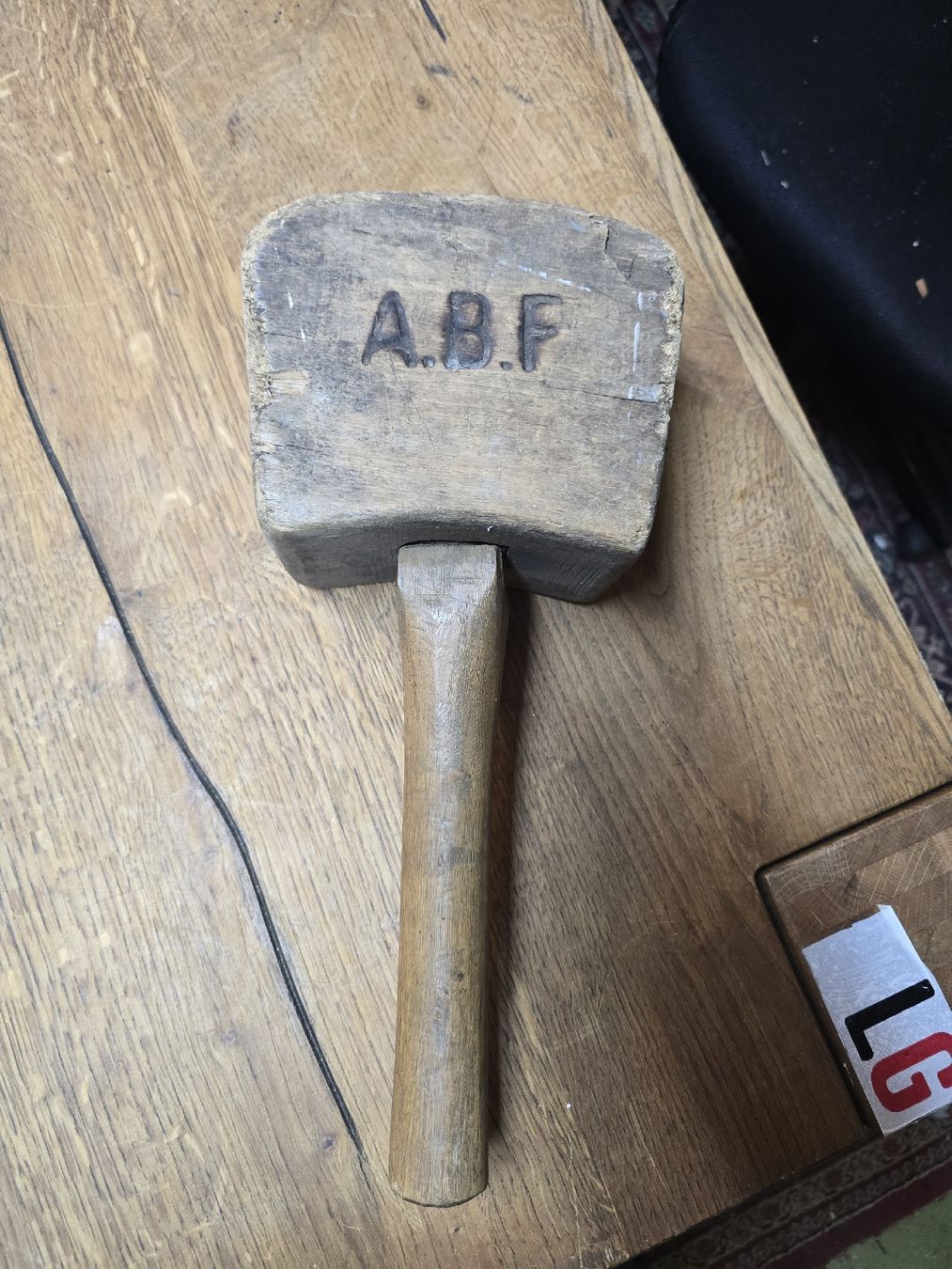 Tutti gli attrezzi: Antiker Holzhammer A.B.F. (M) – Usato da Rorschach venduto da TimelessTrading 1
