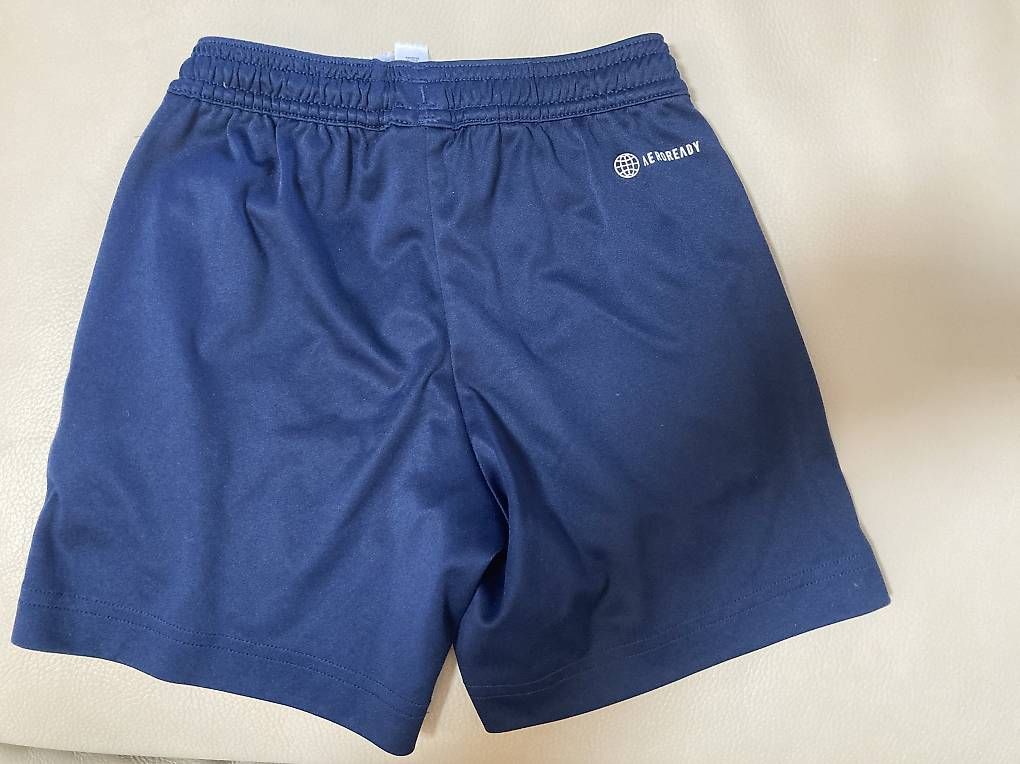 Pantaloni: Adidas Shorts 116 – Usato da Haldenstein venduto da meladin 1