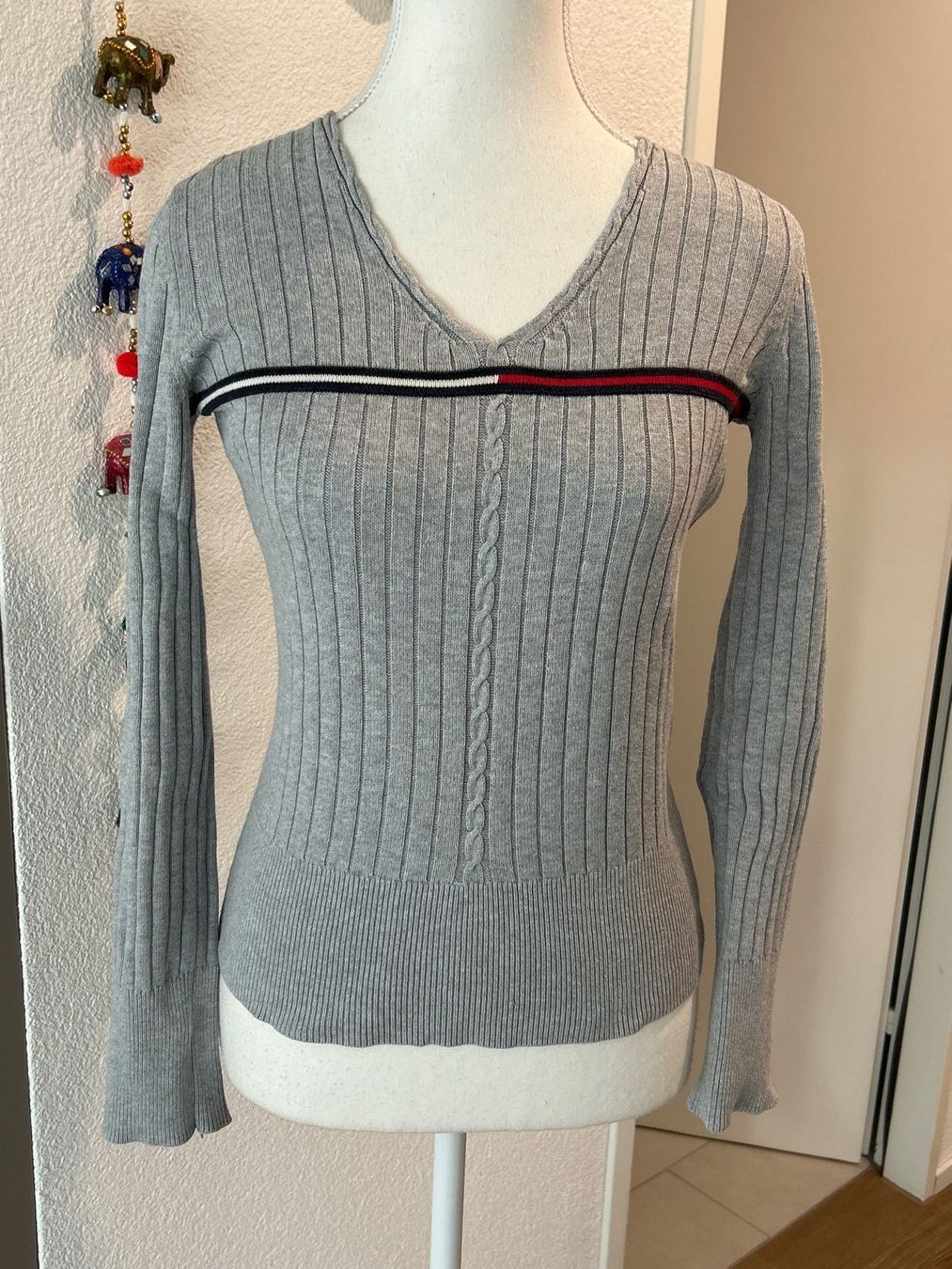 Tommy Hilfiger Pullover & Sweatshirts: Damen Pullover Tommy Hilfiger grau gerippt – Gebraucht aus Brunnen von Nala2929 3