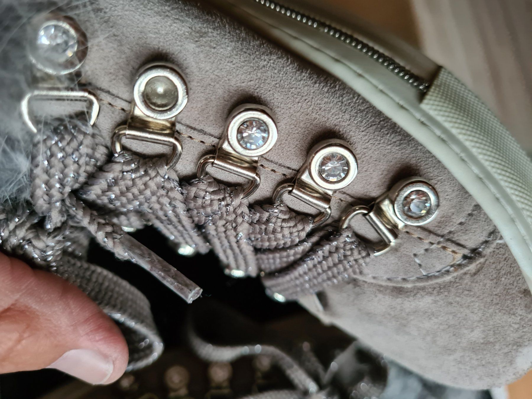 Damenschuhe: Mega coole Schuhe gr.37 mit Pelzli – Gebraucht aus Ferden von jemyce 2