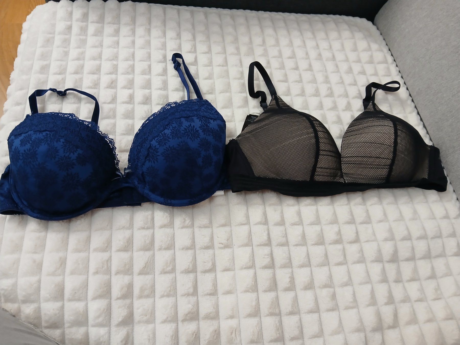 Altra biancheria intima: 4 Damen BHs, Spitze, Gr. 80B – Usato da Glattbrugg venduto da fin_66d8 4