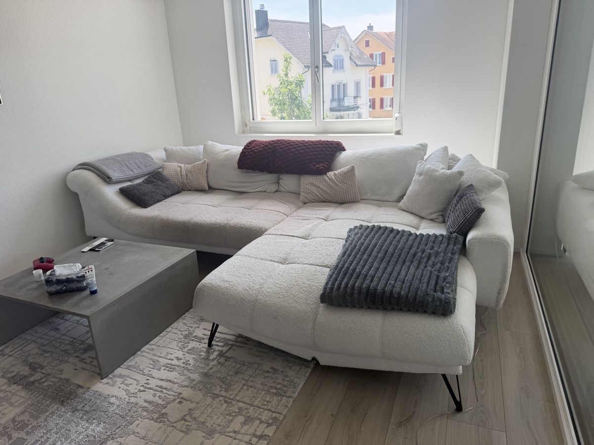 Divani: Ecksofa weiss Stoff L-Form – Usato da Benken SG venduto da sar_9dsn