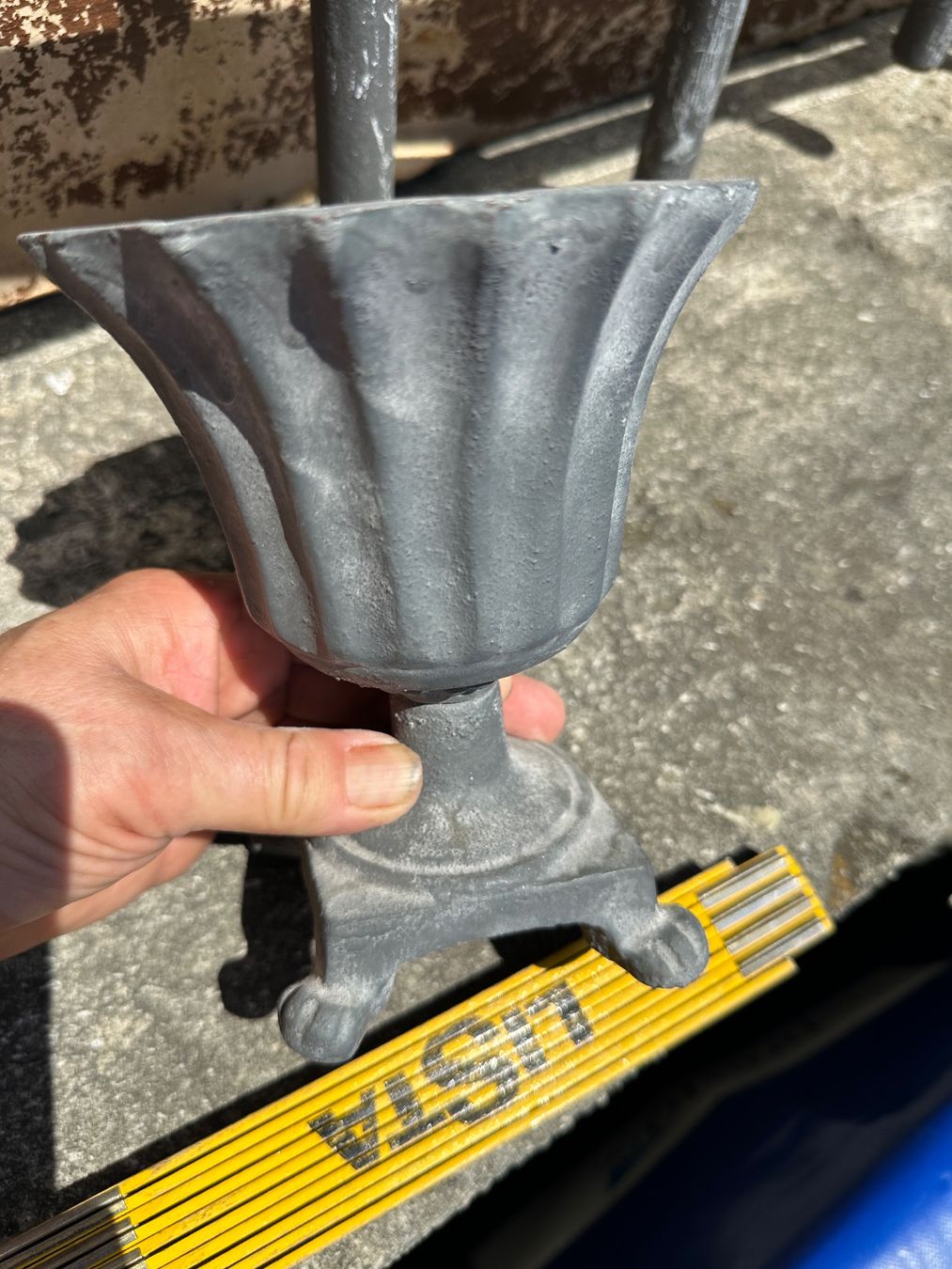 Vasi per fiori: Gusseisen Amfore Pflanzgefäss Amphore – Usato da Zürich venduto da atlantis77