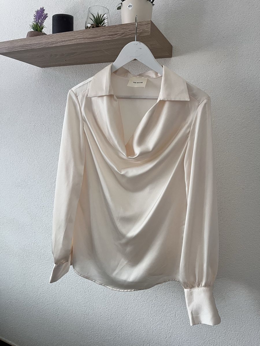 Blusen: Blouse élégante satinée - taille S - couleur champagne – Neu (gemäss Beschreibung) aus Vionnaz von ele_75nv