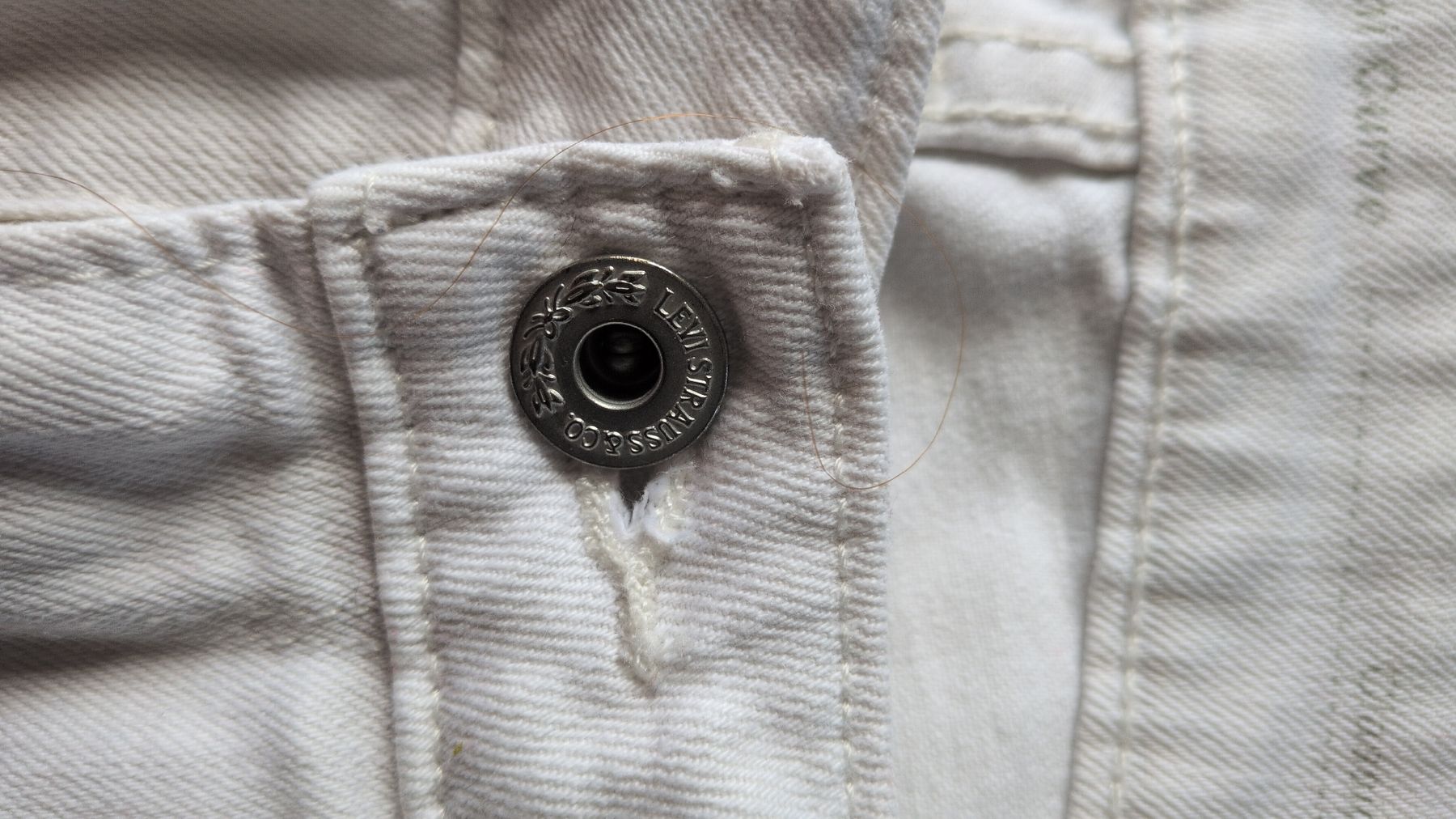 Levi's Jeans: Jean Levis Blanc – D'occasion à Grueningen par t.campanella 4