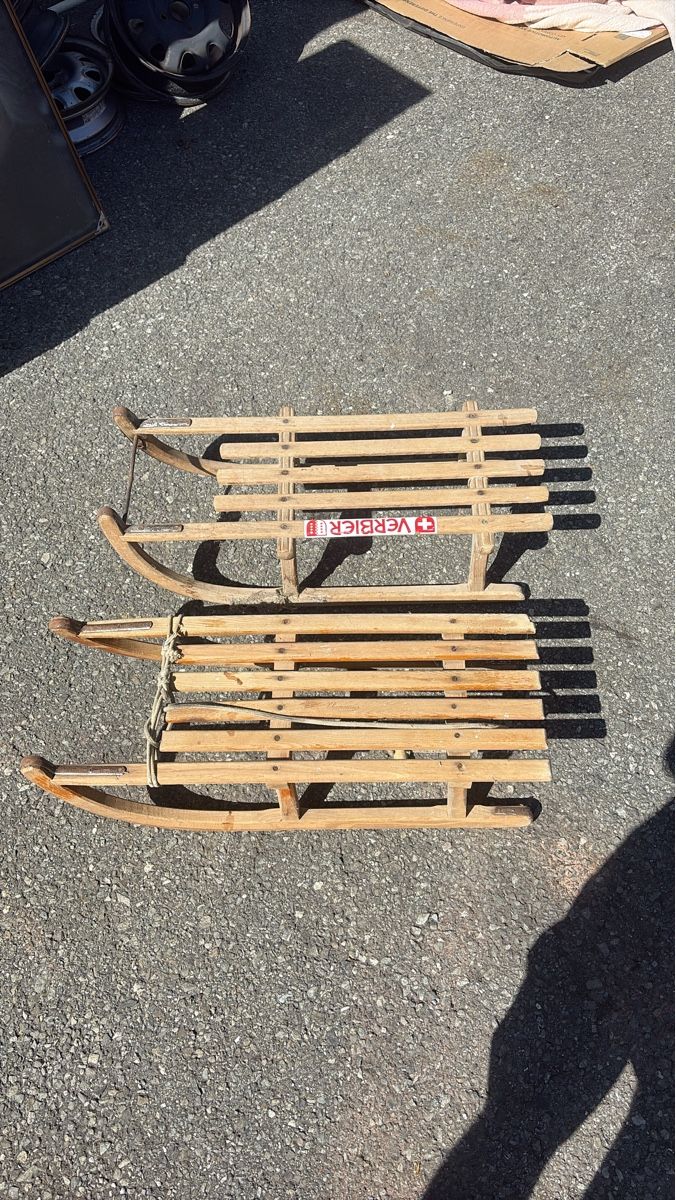 Slitta: 2 Luges en bois d usage – Usato da Vernayaz venduto da jonvs