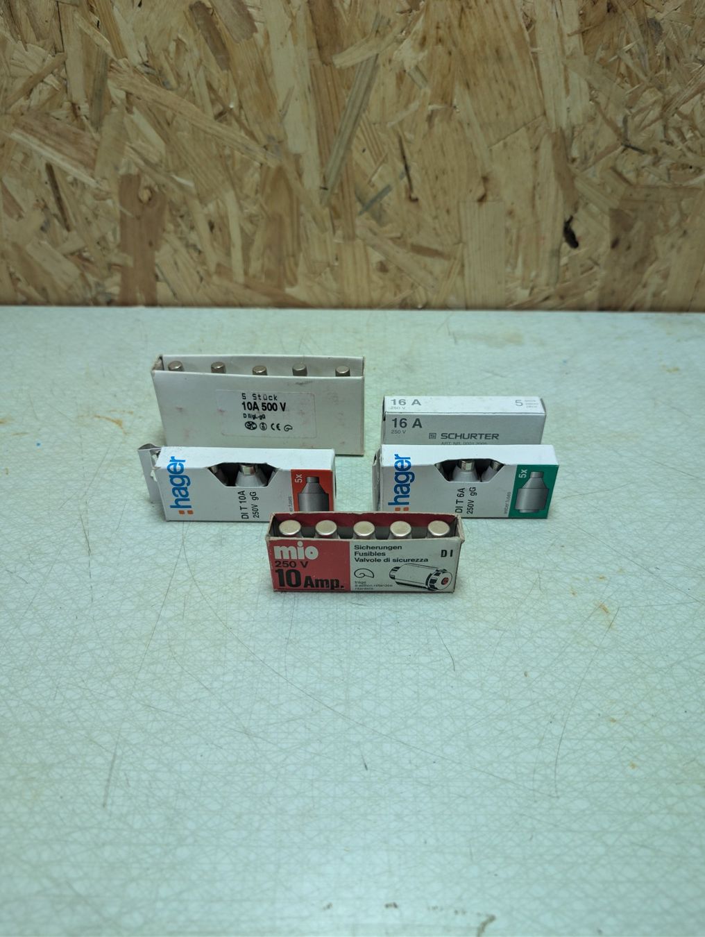 Componenti elettronici: Lots de fusibles – Usato da Portalban venduto da Deuxieme-vie