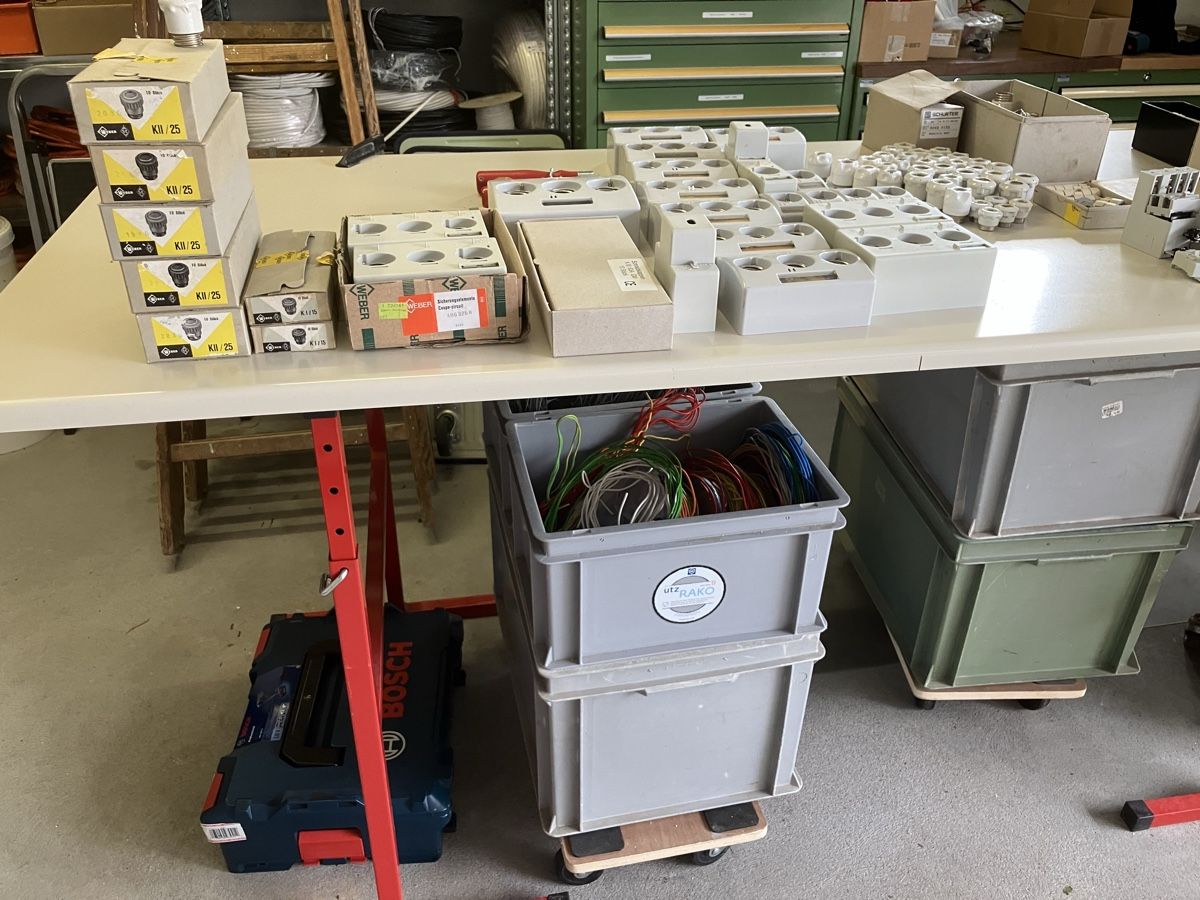 Alimentation électrique: Elektromaterial – D'occasion à Einsiedeln par Hagstecken5 1