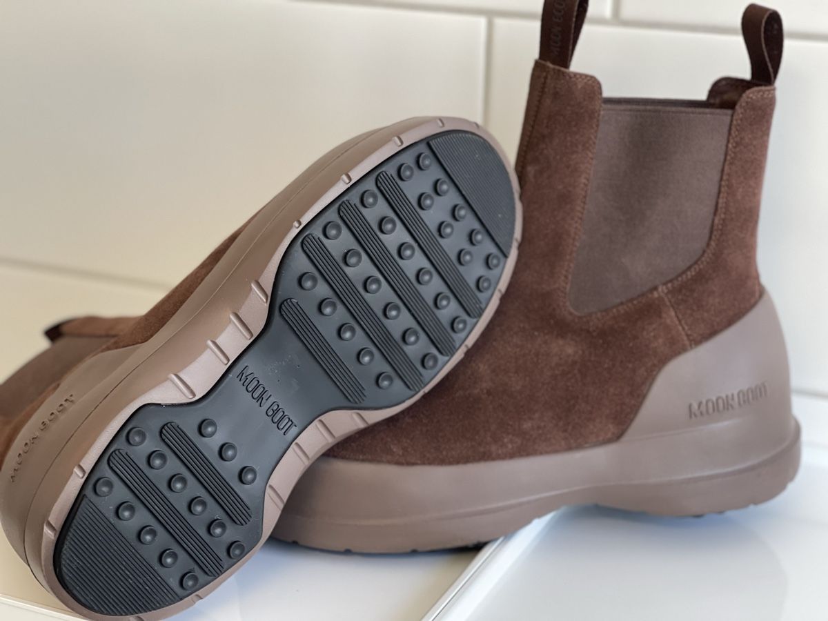 Moon Boot Scarpe da uomo: Moon Boot Brown Suede Chelsea Boots - Excellent Condition! – Nuovo (secondo la descrizione) da Dietikon venduto da ami_zvp7