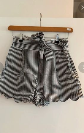 Hübsche Shorts von H&M mit Muschelsaum