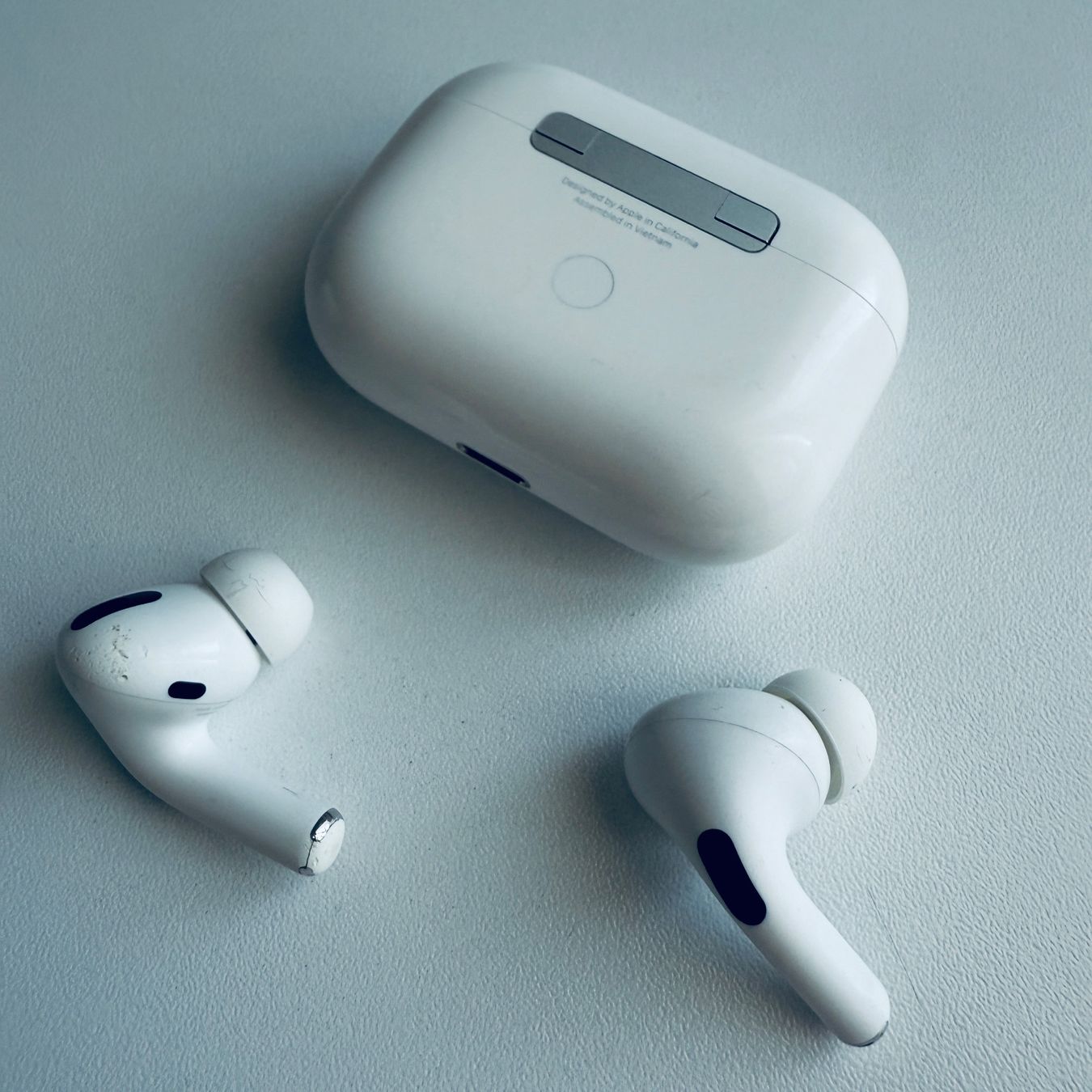 Apple Cuffie: Original Apple AirPods Pro 1 Gen. Wireless Case – Usato da Basel venduto da MY.AIRPODS.SHOP 4