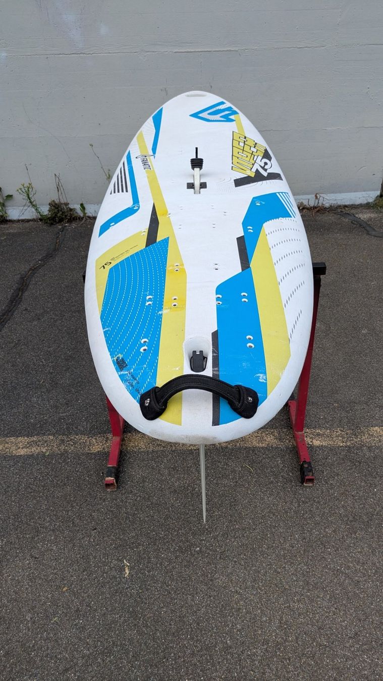 Tavole da surf e di nuoto: Beginner Windsurfset Fanatic Viper 75 und 2 Segel – Usato da Birmensdorf ZH venduto da extrachrome